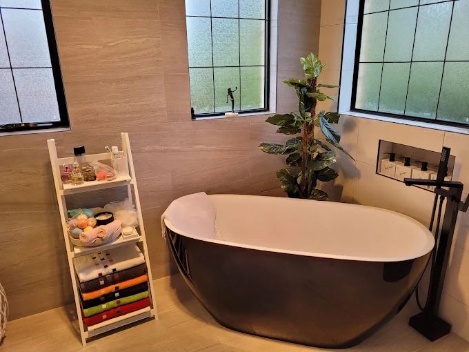 Bathtub detail